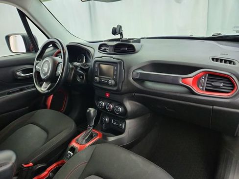 Used 2017 Jeep Renegade Trailhawk AWD/4WD image 22