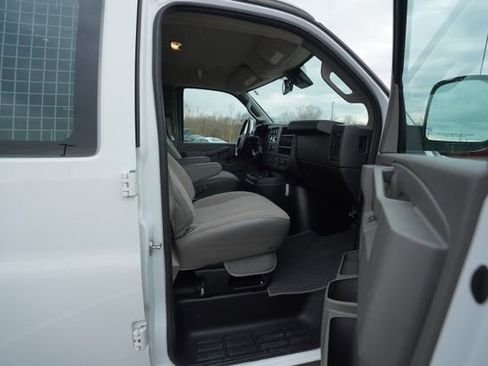 Used 2021 GMC Savana 3500 w/ Driver Convenience Package image 16