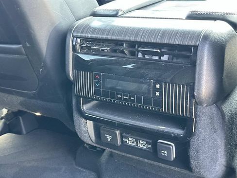 Certified 2024 Jeep Wagoneer Series II w/ Flexible Seating Group AWD/4WD image 16