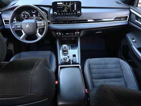 Used 2023 Mitsubishi Outlander SE image 22