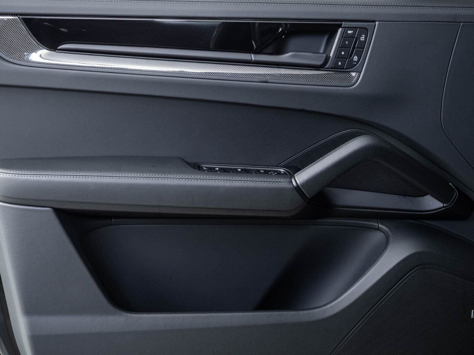 New 2026 Porsche Cayenne Turbo GT AWD/4WD image 6