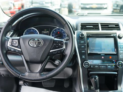 Used 2017 Toyota Camry XLE w/ Moonroof Package FWD image 16