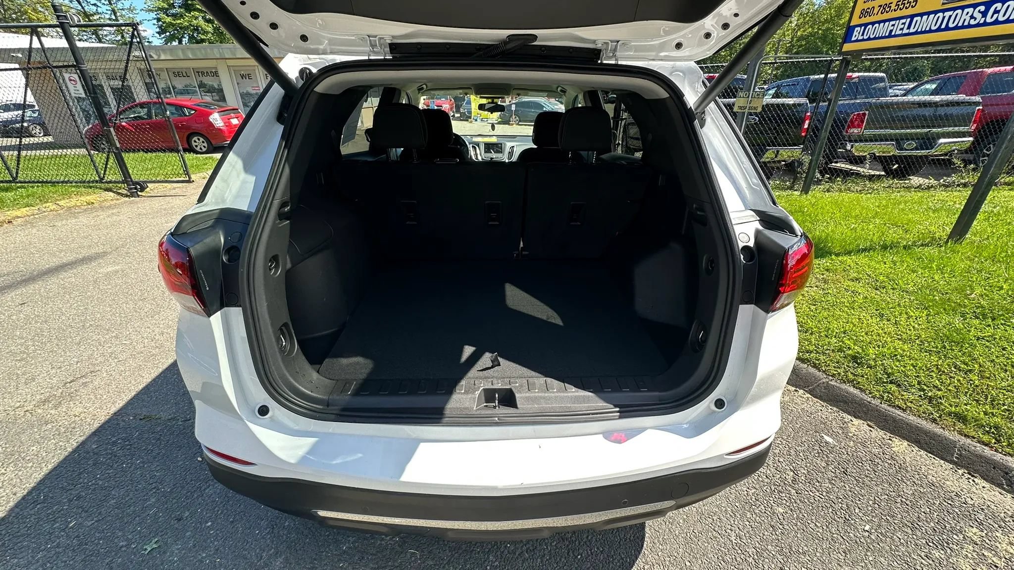 Used 2022 Chevrolet Equinox LT w/ Driver Convenience Package AWD/4WD image 13