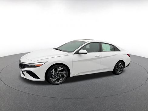 Used 2025 Hyundai Elantra SEL image 8