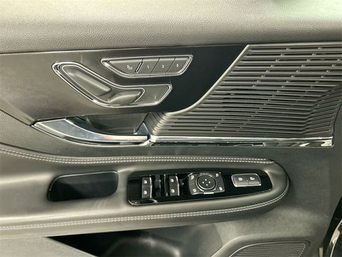 Used 2022 Lincoln Corsair Standard w/ Equipment Group 101A image 11