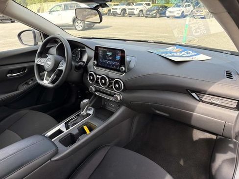 Used 2025 Nissan Sentra SV FWD image 17