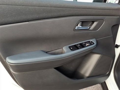 New 2026 Nissan Leaf image 6