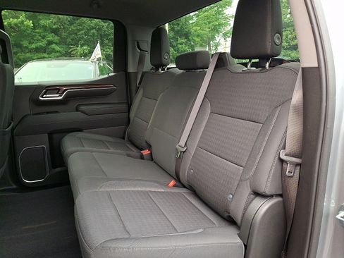 Used 2023 Chevrolet Silverado 1500 LT AWD/4WD image 9
