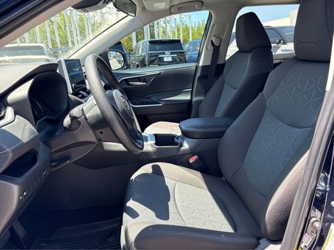 Used 2025 Toyota RAV4 XLE w/ Convenience Package FWD image 9