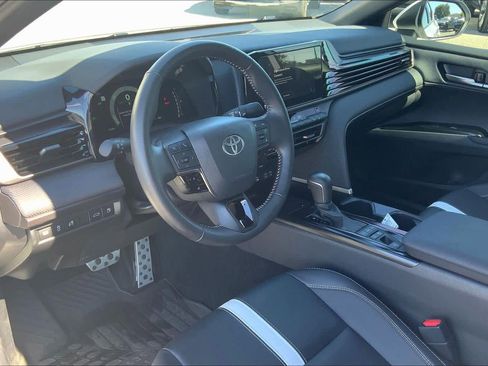 Used 2025 Toyota Camry SE image 17