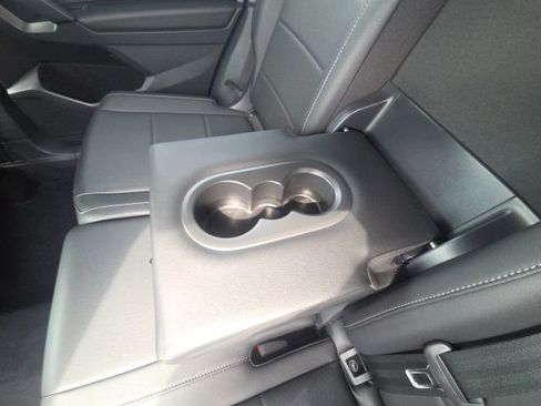 Used 2019 Volkswagen Tiguan SE image 17