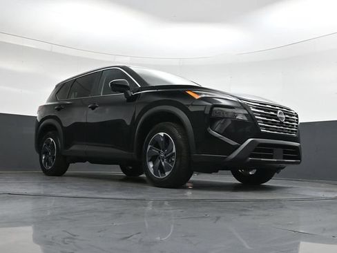 Used 2025 Nissan Rogue SV FWD image 33