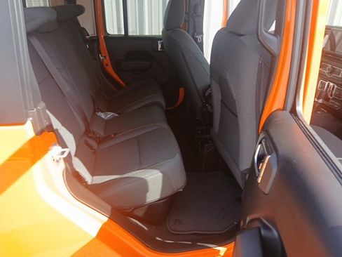 New 2025 Jeep Gladiator Sport image 20