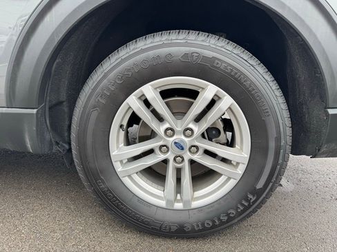 Used 2022 Ford Explorer XLT image 30