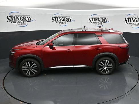 Used 2025 Nissan Pathfinder Platinum w/ Cargo Package FWD image 21