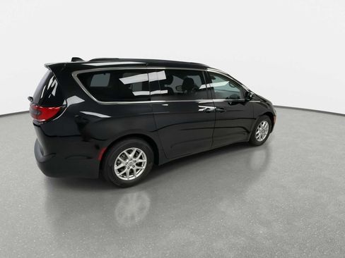 Used 2022 Chrysler Pacifica Touring-L FWD image 9