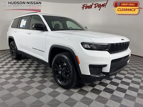 Used 2024 Jeep Grand Cherokee L Laredo image 1