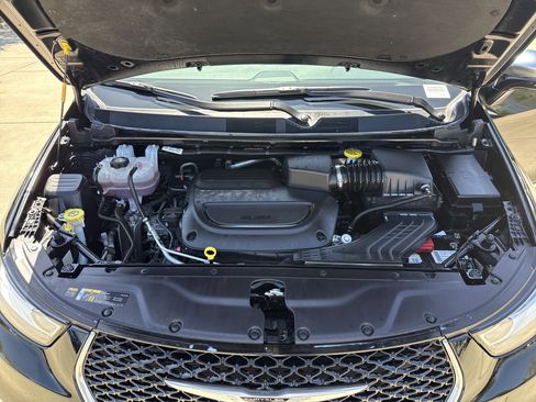 Used 2024 Chrysler Pacifica Pinnacle FWD image 34