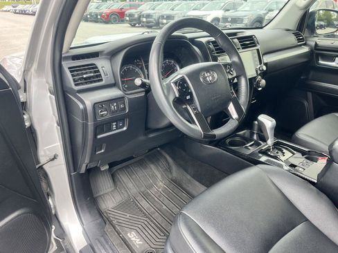 Used 2022 Toyota 4Runner TRD Off-Road Premium AWD/4WD image 10