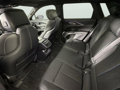 Used 2024 Cadillac Lyriq Luxury w/ LPO, Floor Liner Package image 33