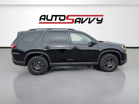 Used 2025 Honda Pilot TrailSport image 8
