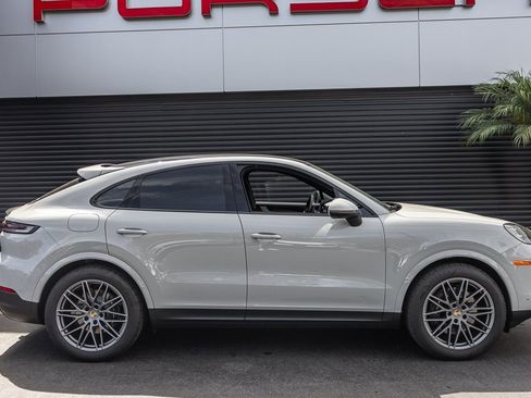 Used 2025 Porsche Cayenne Coupe image 10