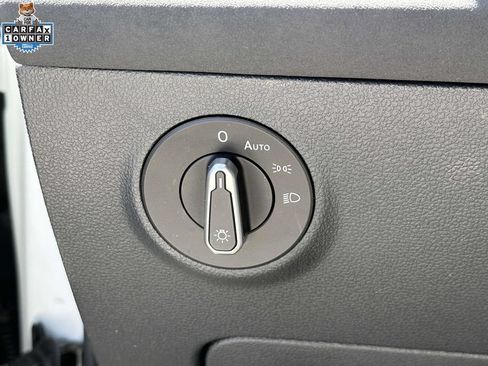 Used 2025 Volkswagen Taos SE AWD/4WD image 21