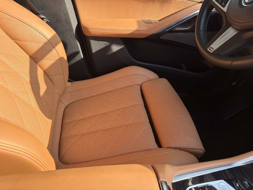 Used 2026 BMW X6 xDrive40i AWD/4WD image 11