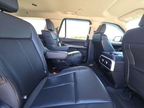 Used 2024 Ford Expedition XLT image 16