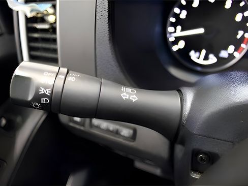 Used 2024 Nissan Frontier SV w/ SV Convenience Package image 27