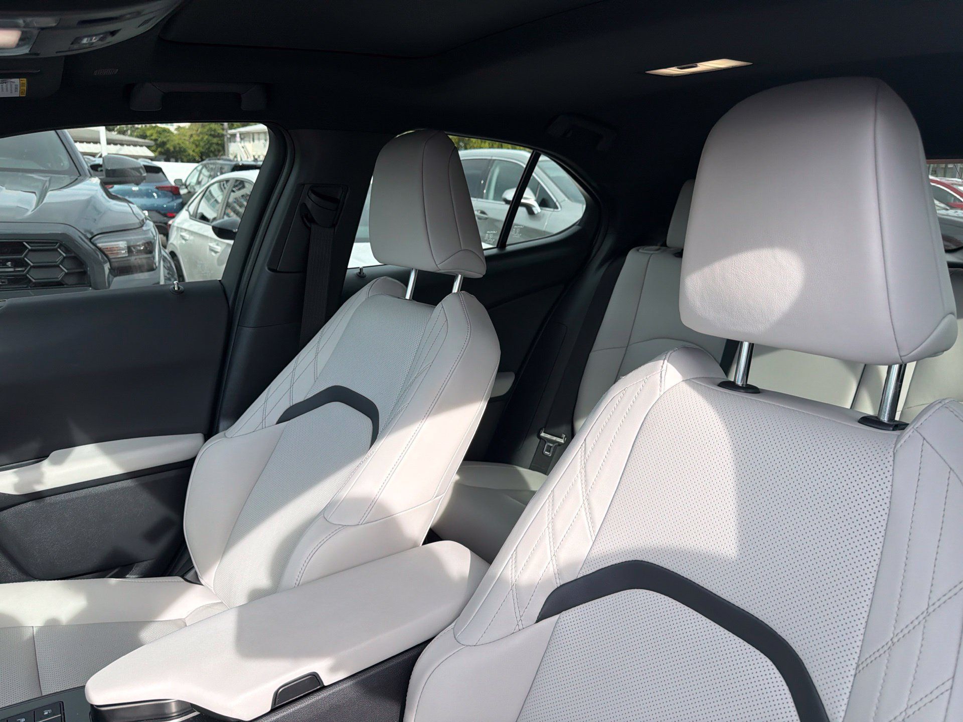 Used 2025 Lexus UX 300h FWD w/ Accessory Package (Z1) image 18