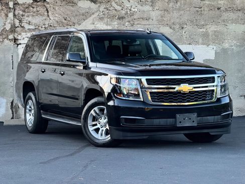 Used 2019 Chevrolet Suburban LT image 1