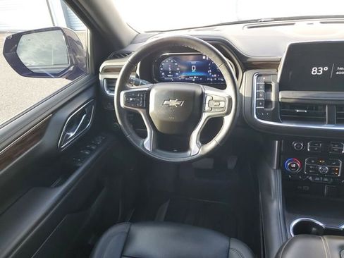 Used 2022 Chevrolet Suburban Z71 w/ Luxury Package AWD/4WD image 11