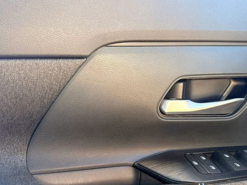 Used 2025 Nissan Kicks SV image 25