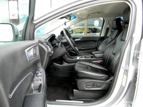 Used 2023 Ford Edge Titanium image 11