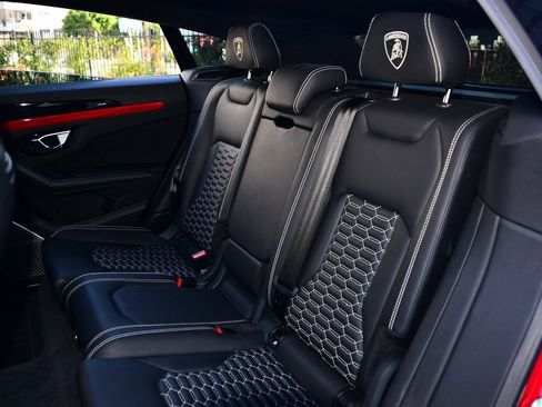 Used 2019 Lamborghini Urus image 6