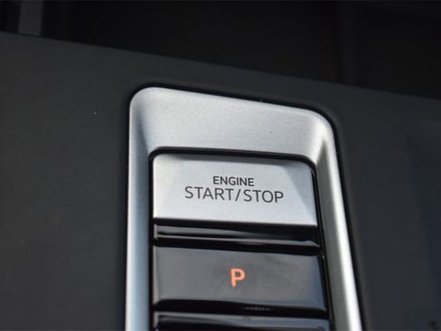 Used 2024 Volkswagen Atlas Cross Sport SE image 34