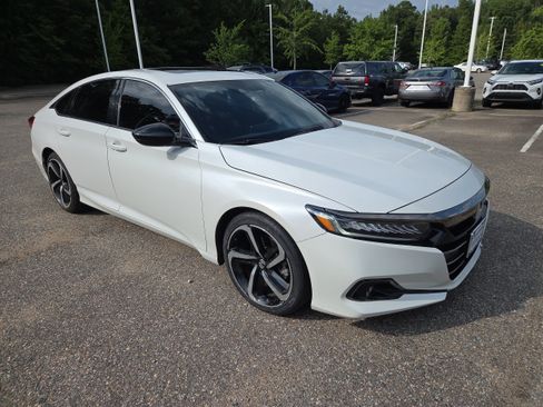 Used 2022 Honda Accord Sport image 1