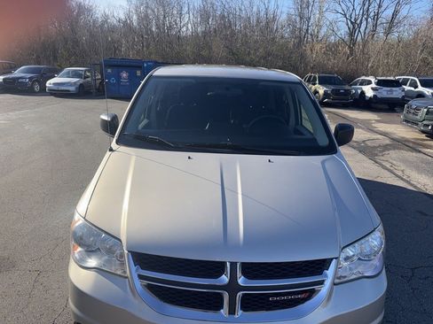 Used 2013 Dodge Grand Caravan SE image 2