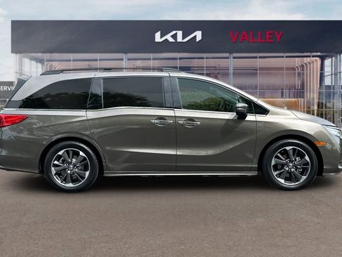Used 2022 Honda Odyssey Elite image 3