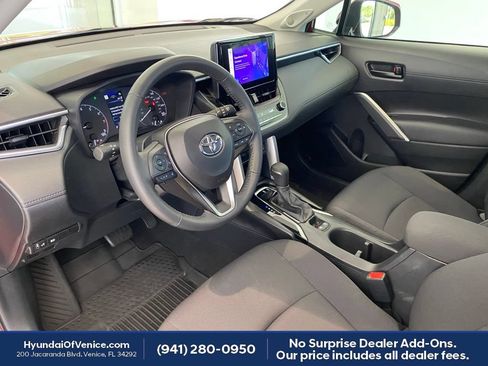 Used 2024 Toyota Corolla Cross LE w/ Moonroof Package FWD image 2