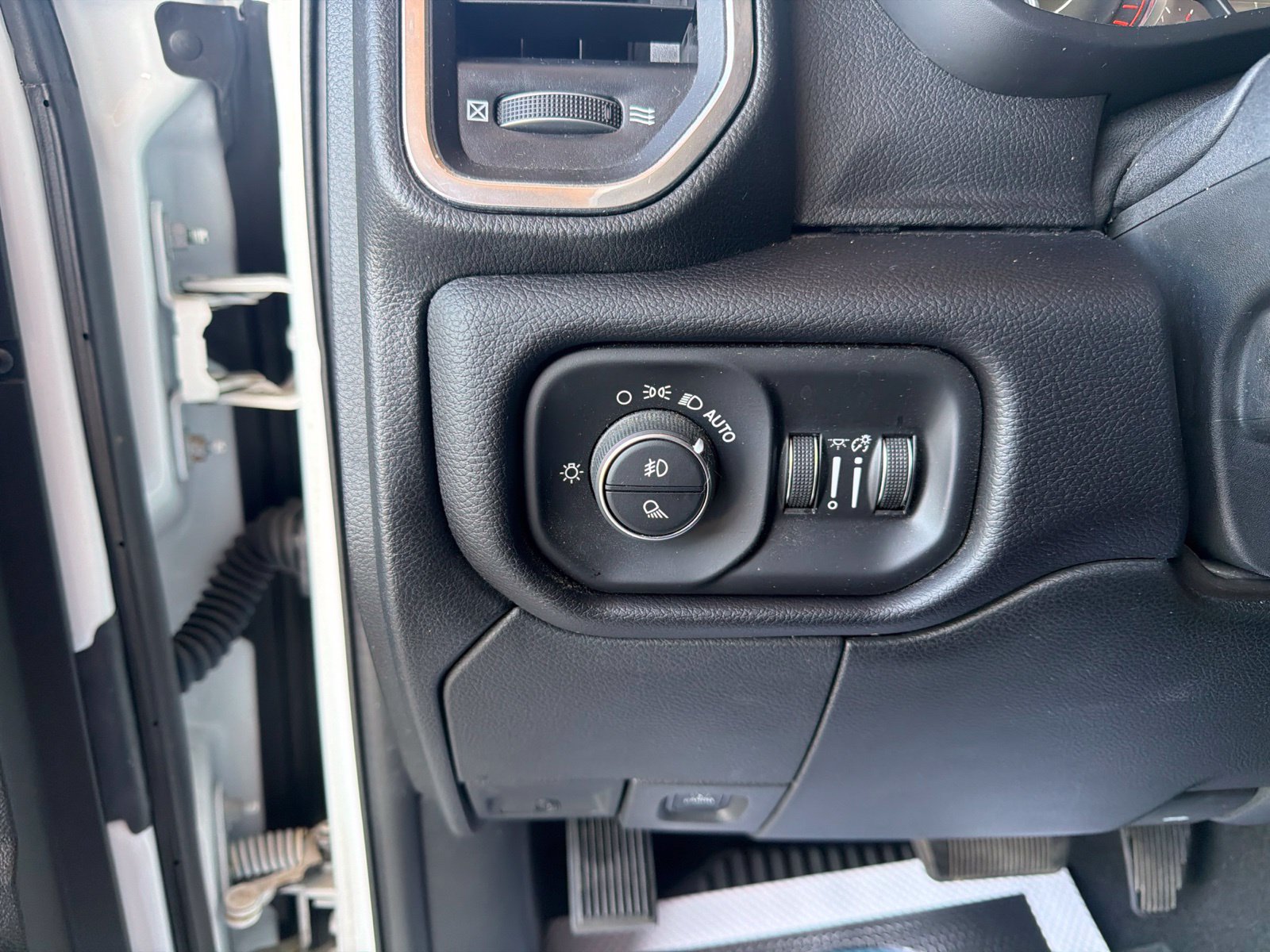Used 2022 RAM 2500 Laramie AWD/4WD image 12
