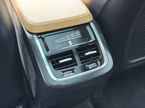 Used 2017 Volvo XC90 T6 Momentum w/ Vision Package AWD/4WD image 9