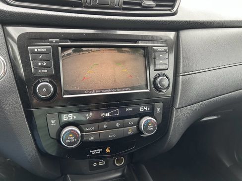 Used 2020 Nissan Rogue SV image 13