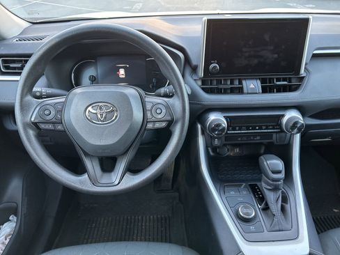 Used 2025 Toyota RAV4 XLE image 6