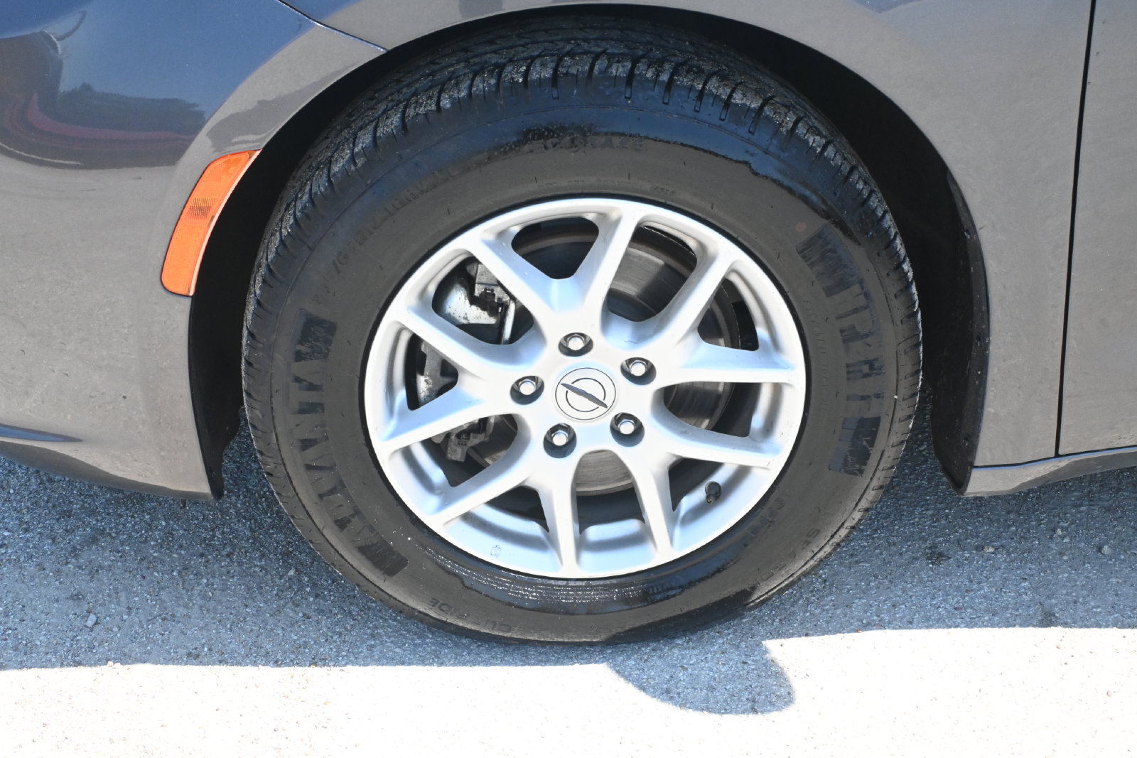 Used 2023 Chrysler Pacifica Touring-L FWD image 6