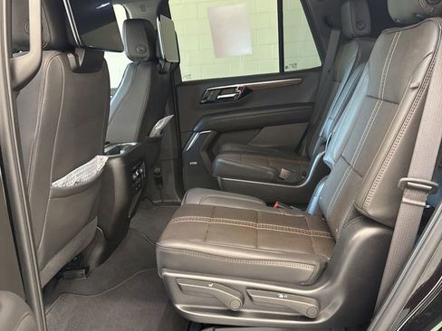 Used 2025 Chevrolet Tahoe High Country AWD/4WD image 22