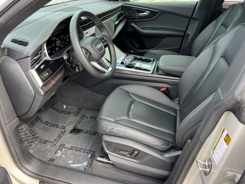Used 2023 Audi Q8 Prestige w/ Prestige Package AWD/4WD image 9