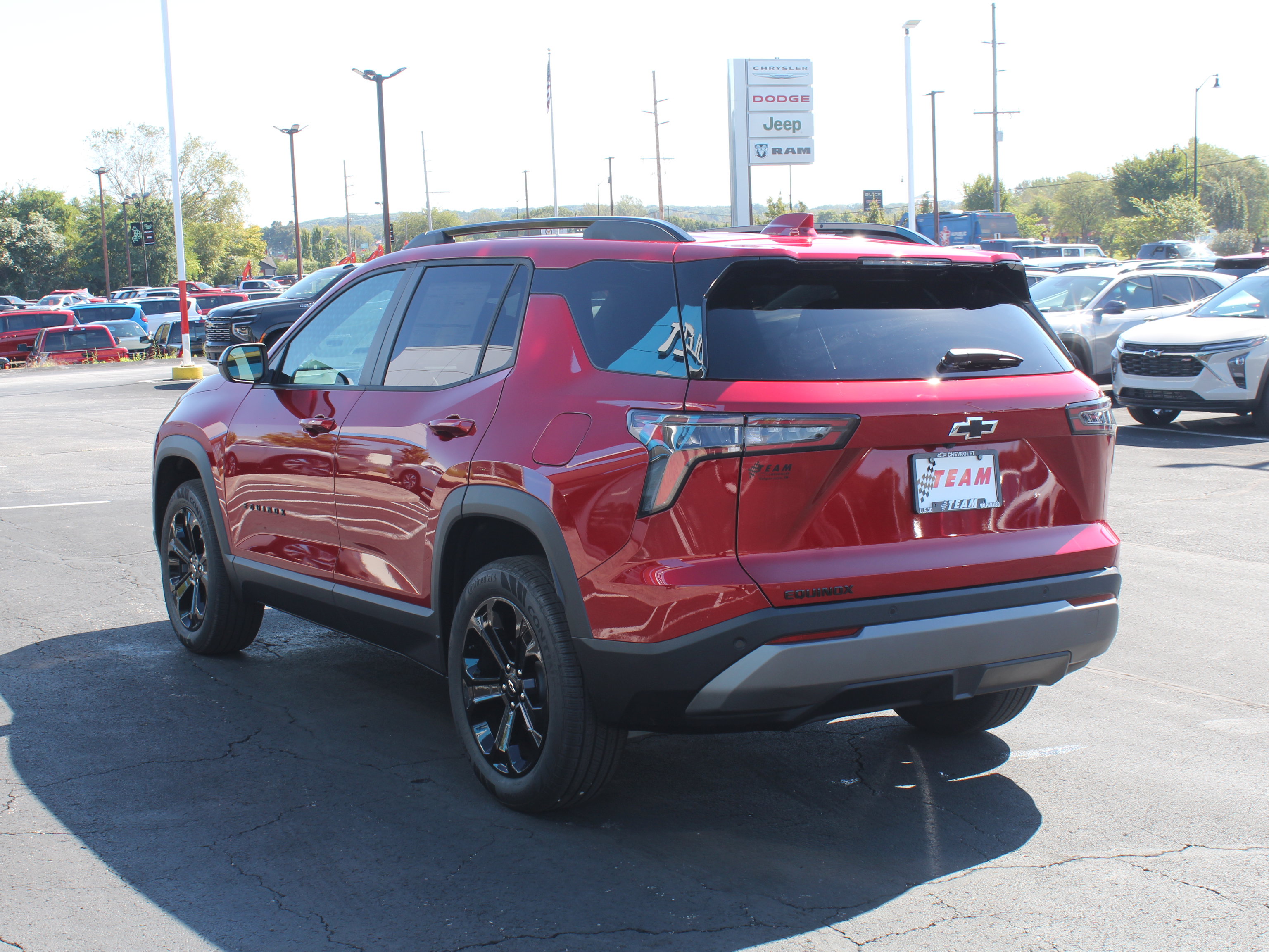 New 2027 Chevrolet Equinox LT w/ Midnight Edition FWD image 7