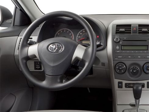 Used 2011 Toyota Corolla LE image 5